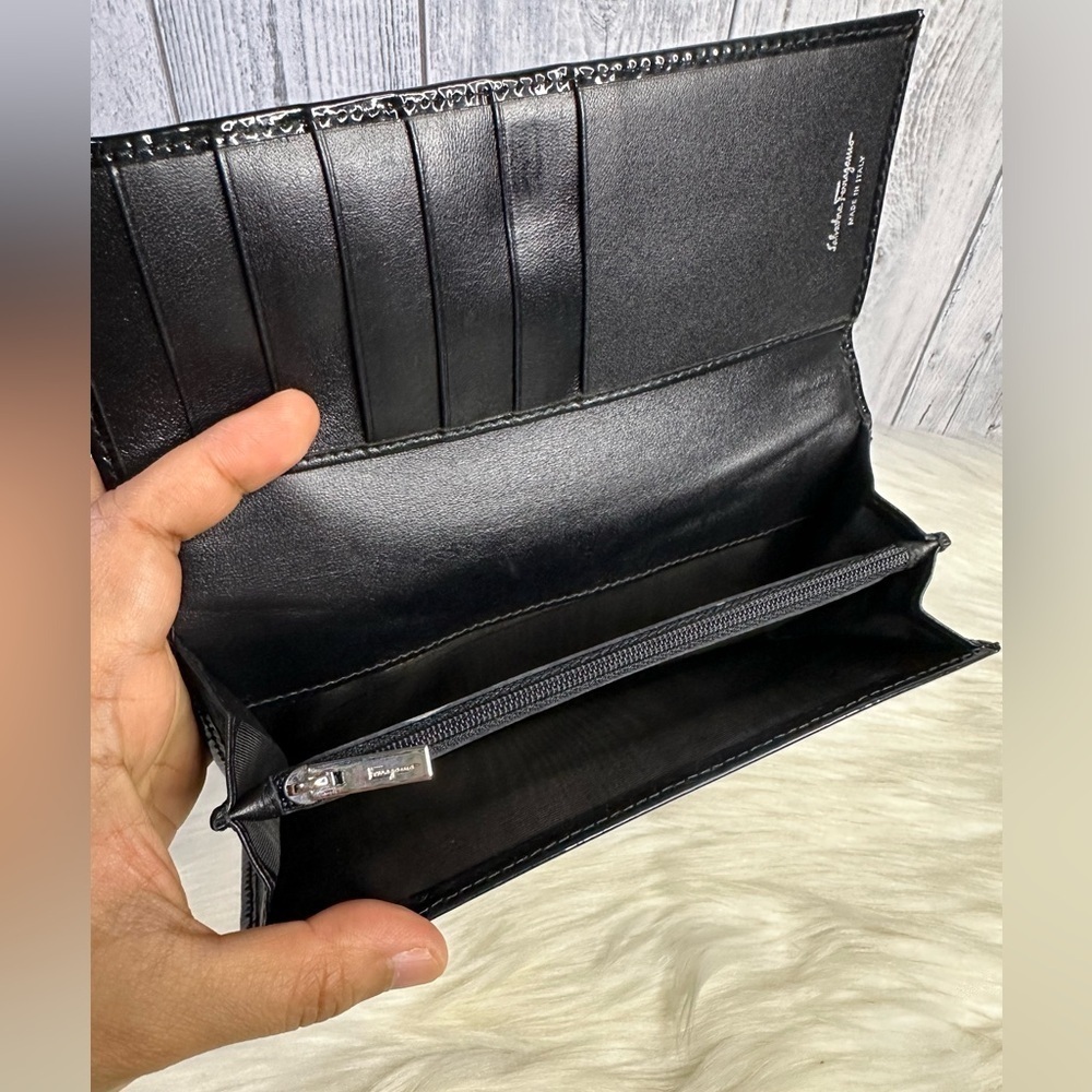 SALVATORE FERRAGAMO continental zip wallet in black - Picture 9 of 16